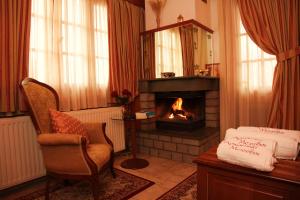 Uma área de estar em Archontiko Metsovou Luxury Boutique Hotel