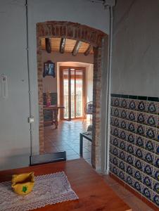 Televízia a/alebo spoločenská miestnosť v ubytovaní Alojamiento Familiar con Chimenea - Alt Empordà