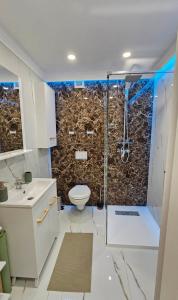 Ett badrum på Divine Apartments Oradea Ap 19