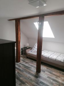 a room with two beds and a table with a lamp at Ferienwohnung III Sarrebriese in Bottmersdorf