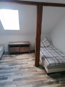 a bedroom with two bunk beds and a table at Ferienwohnung IV Sarrebriese in Bottmersdorf