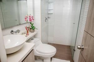 Koupelna v ubytování Marquis Enclave, Condo With Pool Access and More