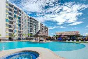 Bazén v ubytování Marquis Enclave, Condo With Pool Access and More nebo v jeho okolí