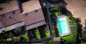 an overhead view of a building with a swimming pool at Chez Muriel ou Chez Pierre in Porto-Vecchio