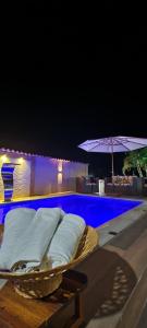 a bed sitting next to a swimming pool at night at Jardim Do Eden Piri in Pirenópolis