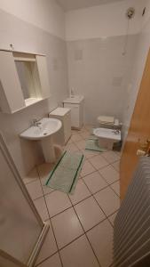 A bathroom at Appartamento Alessandro Még 11 kép