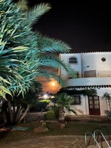 Vonkajšia záhrada v ubytovaní Apartamento Urb Oasis Park II Denia, las Marinas