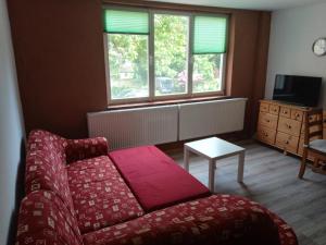 Tempat tidur dalam kamar di Ferienwohnung Baunatal - ruhiges Apartment am Ende einer Sackgasse