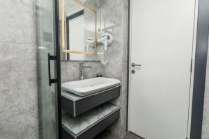 Koupelna v ubytování Besa Apartments