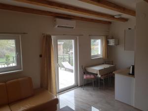 Kuchyň nebo kuchyňský kout v ubytování Apartmán ANNA s vinným sklepem Pouzdřany