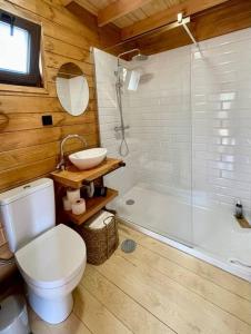 a bathroom with a toilet and a sink and a tub at Mountain Eco Shelter 6 in Funchal