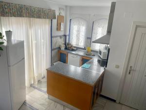 Kuchyň nebo kuchyňský kout v ubytování Apartamentos Puerto Sherry