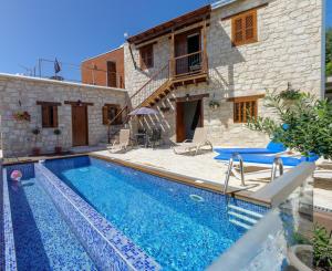 Stonehouse with private swimming pool