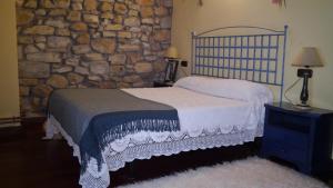 Een bed of bedden in een kamer bij Casa Rural Garro