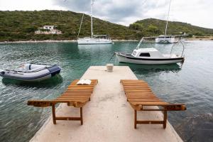 Gallery image of Perina Haven - Island Vis Beachfront in Rogačić