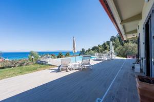 Fotografia z galérie ubytovania Greek Pride Sea View Villa Kriopigi 1 v destinácii Kriopigi