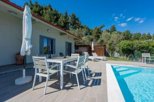 Fotografia z galérie ubytovania Greek Pride Sea View Villa Kriopigi 1 v destinácii Kriopigi
