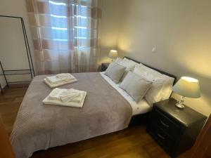 a bedroom with a bed with two towels on it at CASA CAROTO in Porto Moniz
