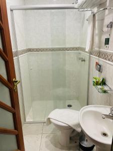 Um banheiro em Gran Chevalier Hotel
