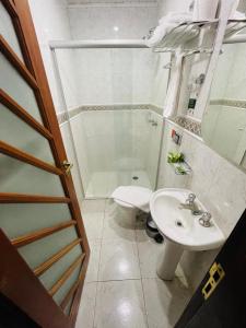 Um banheiro em Gran Chevalier Hotel