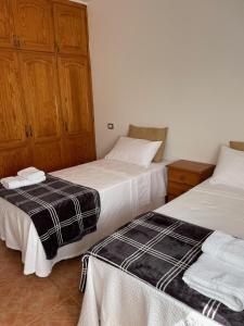 two beds sitting next to each other in a bedroom at LA CALDERETA CASA RURAL in La Oliva +72 photos
