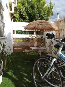 a bike parked next to a table with an umbrella at Nao Victoria in Gelves