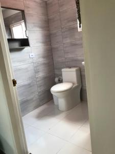 a bathroom with a white toilet in a room at La Bella Vista in Calarcá