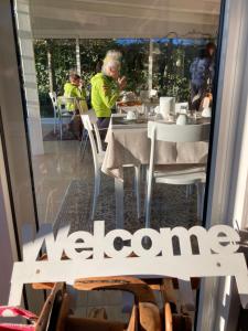 A restaurant or other place to eat at La Casa di Linda