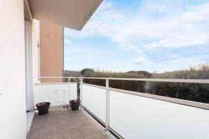 Balkón alebo terasa v ubytovaní Joli loft équipé, tennis, piscine