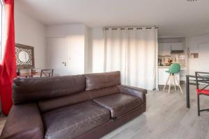 Posedenie v ubytovaní Joli loft équipé, tennis, piscine