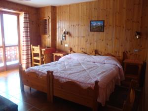 Ένα ή περισσότερα κρεβάτια σε δωμάτιο στο Hotel Alpe Fleurie