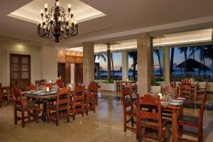 Restaurace v ubytování Dreams Sands Cancun Resort & Spa