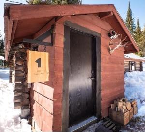 Chute Lake Lodge v zimě