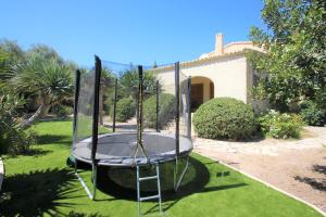 Ogród w obiekcie Chalet CasaTuris en Urb. La Font Sant Joan d´Alacant CH102