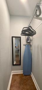 Φωτογραφία από το άλμπουμ του Twelve Oaks modern independent apartment στην Τάμπα