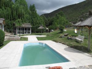 Swimmingpoolen hos eller tæt på Cabañas Los Arreboles