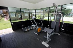 The fitness centre and/or fitness facilities at Pro Hotel