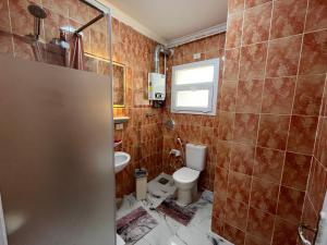 Koupelna v ubytování Luxury Inn: 3BR Amazing View in Madinaty B6