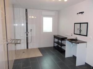 a bathroom with a shower and a sink at Gîte spacieux avec terrain clos, terrasse, 4 chambres, animaux acceptés, près de Belle-et-Houllefort - FR-1-376-104 in Belle-et-Houllefort +28 photos
