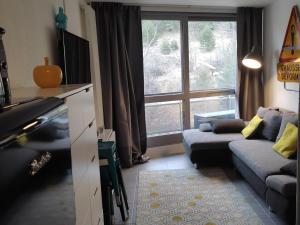 Posedenie v ubytovaní Studio cosy 22m² rénové - 5 pers, pieds des pistes, commerces et télécabines à proximité - FR-1-689-119