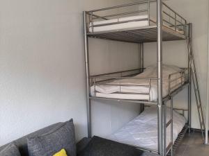Posteľ alebo postele v izbe v ubytovaní Studio cosy 22m² rénové - 5 pers, pieds des pistes, commerces et télécabines à proximité - FR-1-689-119