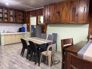 Jayvee's Homestay tesisinde mutfak veya mini mutfak