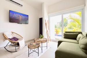 Gallery image of Bright & Airy new Condo, 5 min walk to Jaco Beach! in Jacó