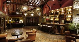 Khu vực lounge/bar tại Hotel Posada Los Alamos