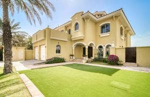 Сад в Frond E Villa, Palm Jumeirah - Mint Stay