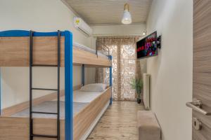 a room with two bunk beds and a window at Little Gem in Zakynthos Town