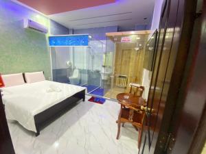 a small room with a bed and a shower at HOTEL THU HÀ in Ho Chi Minh City