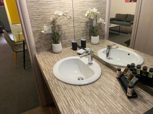 Ένα μπάνιο στο Connect Suites