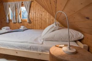 Postel nebo postele na pokoji v ubytování Hike & Bike Chalet