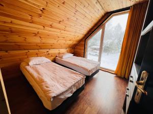 Posteľ alebo postele v izbe v ubytovaní Domki Strefa Ciszy Bieszczady + 37 fotografií